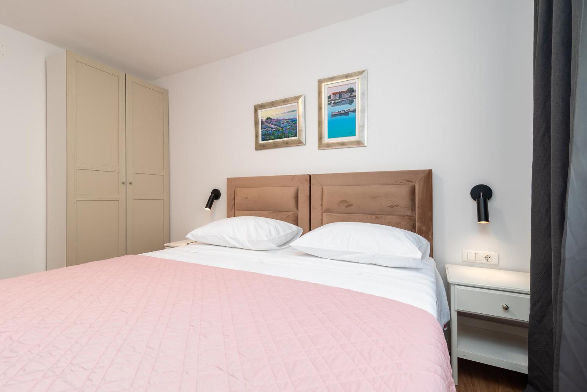 Maca Apartments & Suites Трогир Екстериор снимка