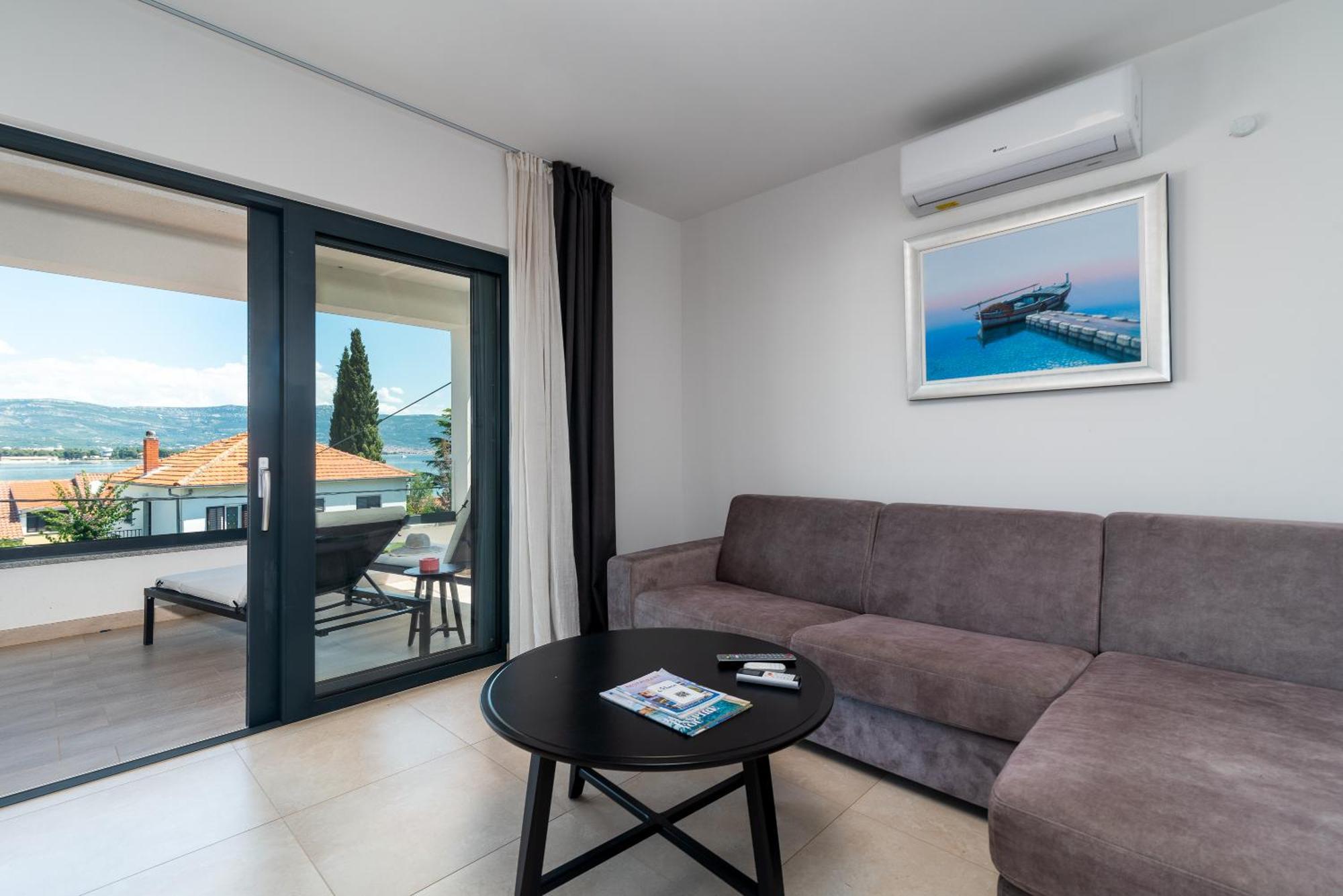 Maca Apartments & Suites Трогир Екстериор снимка