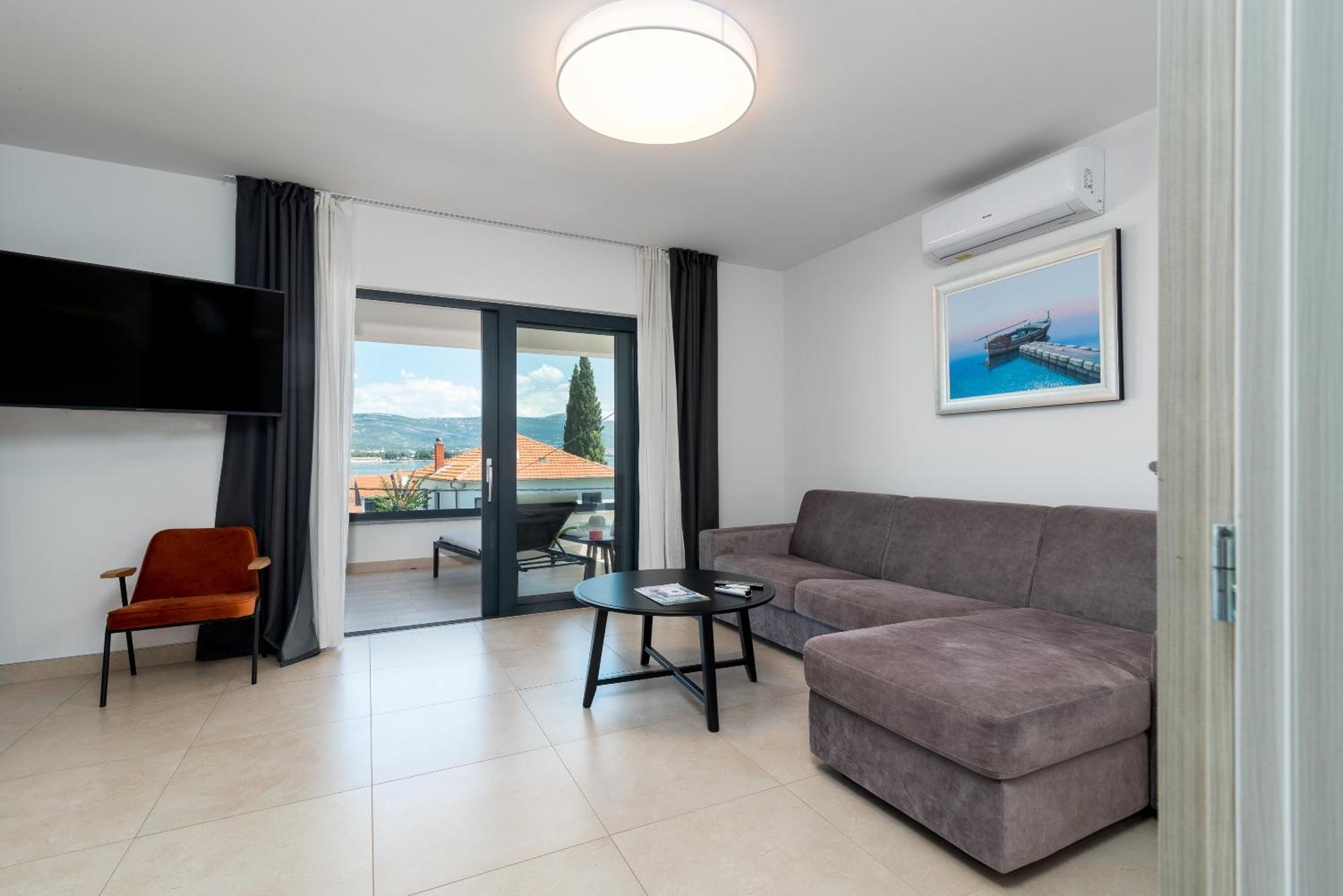 Maca Apartments & Suites Трогир Екстериор снимка