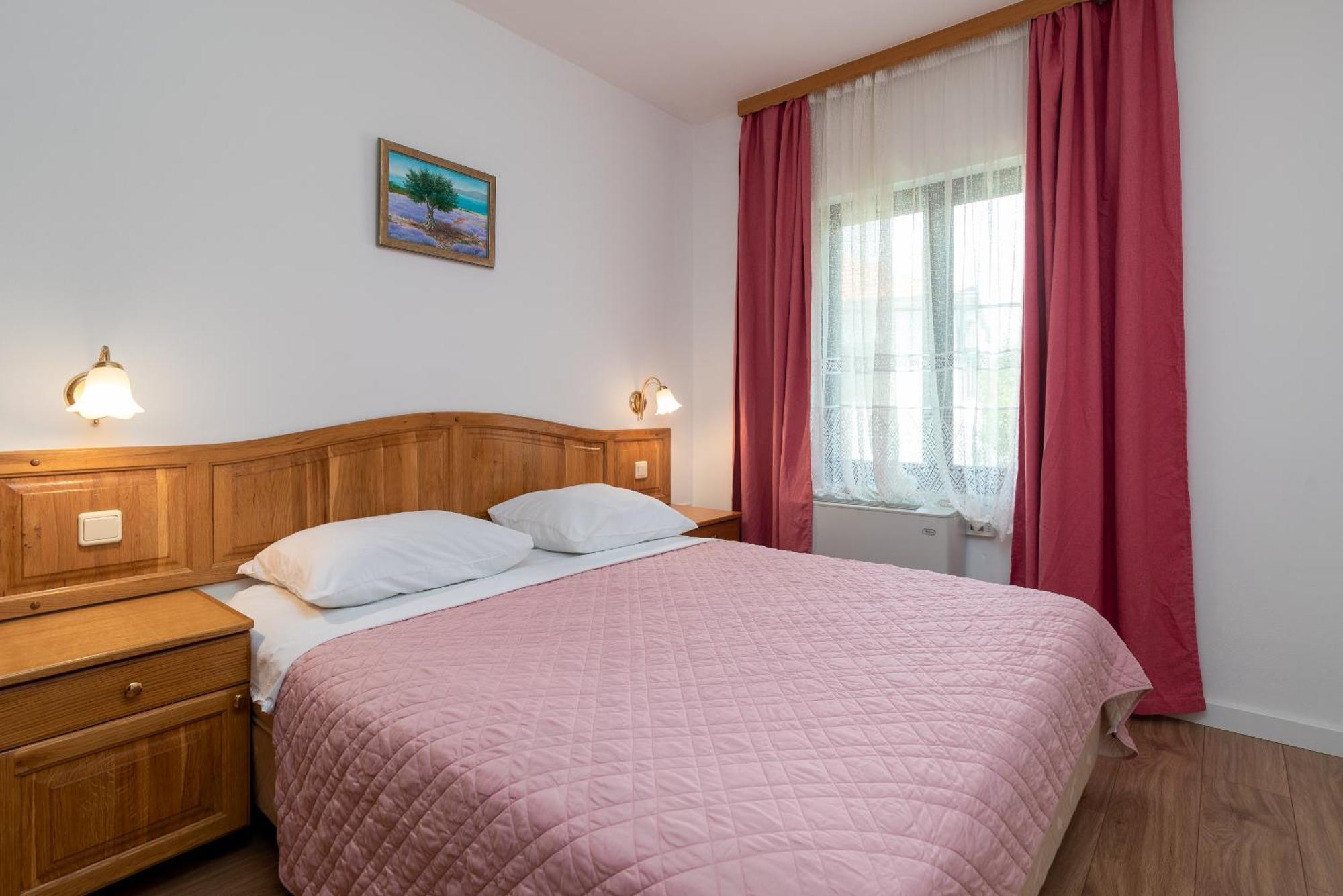 Maca Apartments & Suites Трогир Екстериор снимка