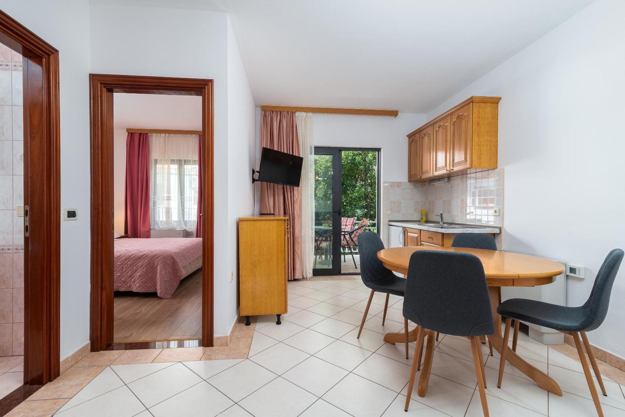 Maca Apartments & Suites Трогир Екстериор снимка