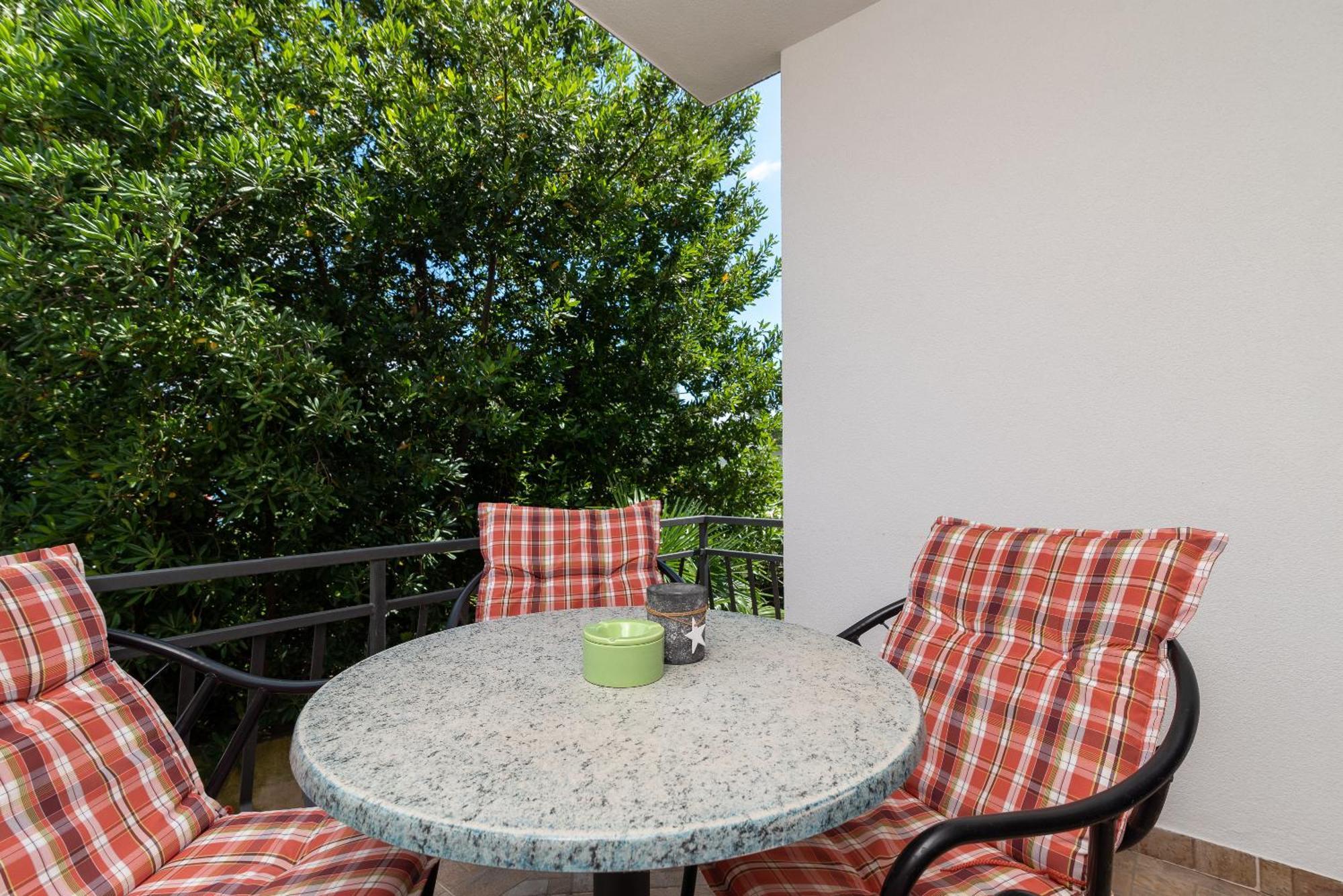 Maca Apartments & Suites Трогир Екстериор снимка