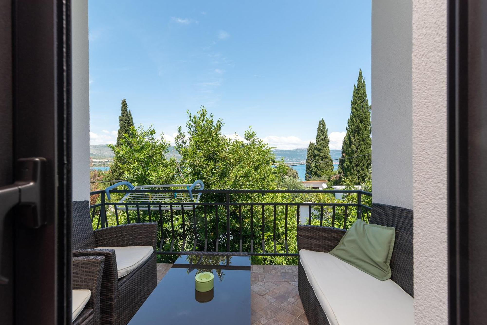 Maca Apartments & Suites Трогир Екстериор снимка