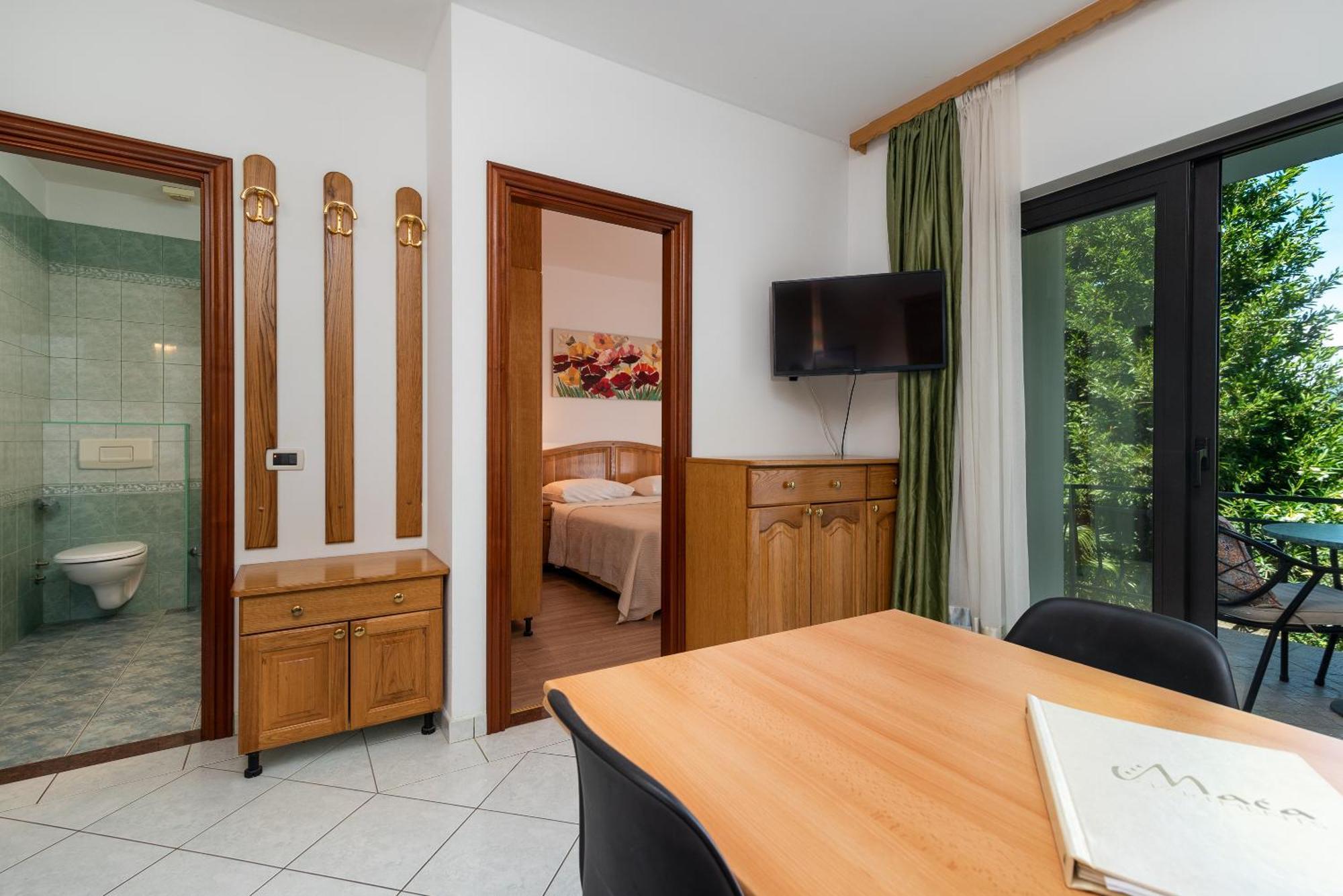Maca Apartments & Suites Трогир Екстериор снимка