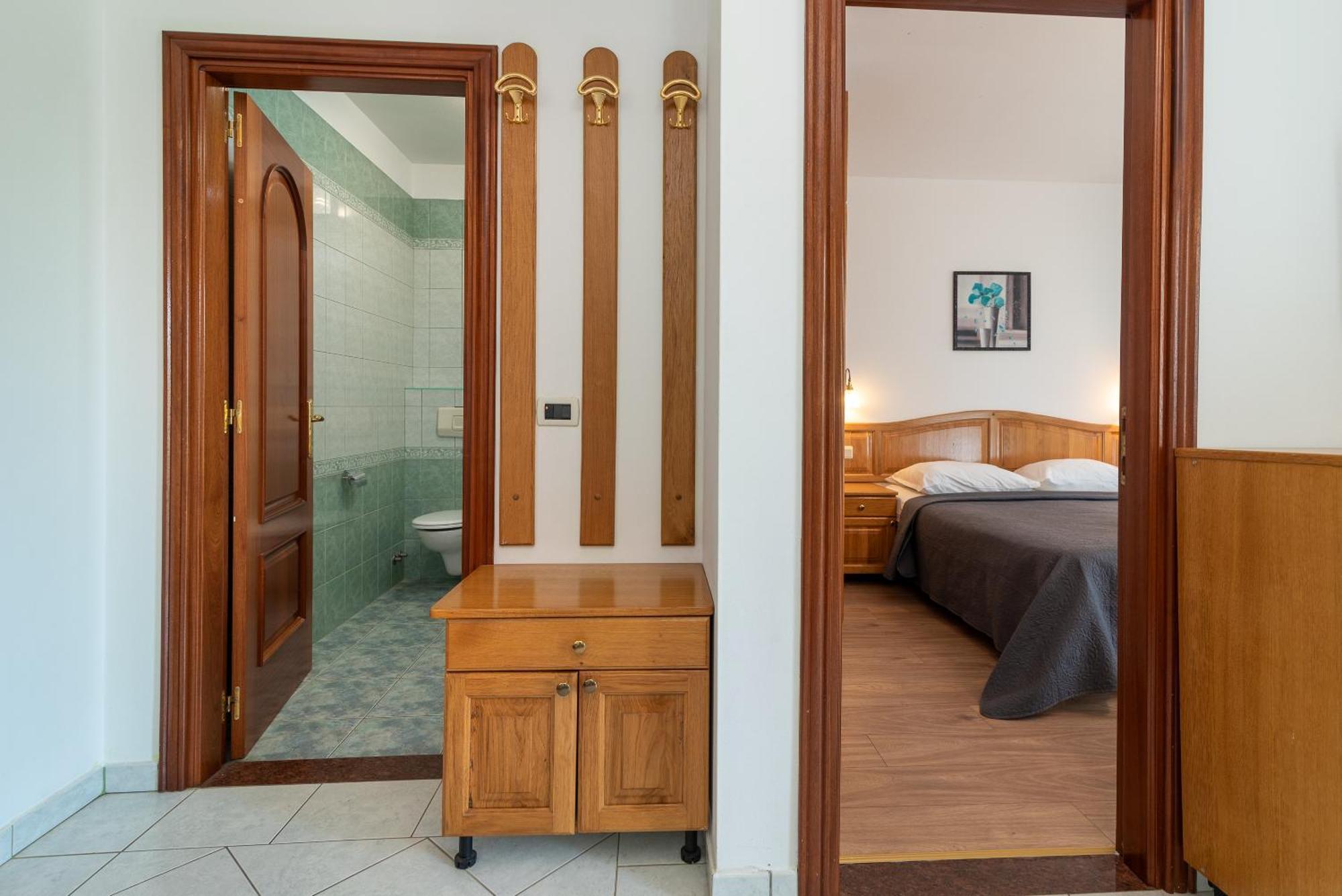 Maca Apartments & Suites Трогир Стая снимка