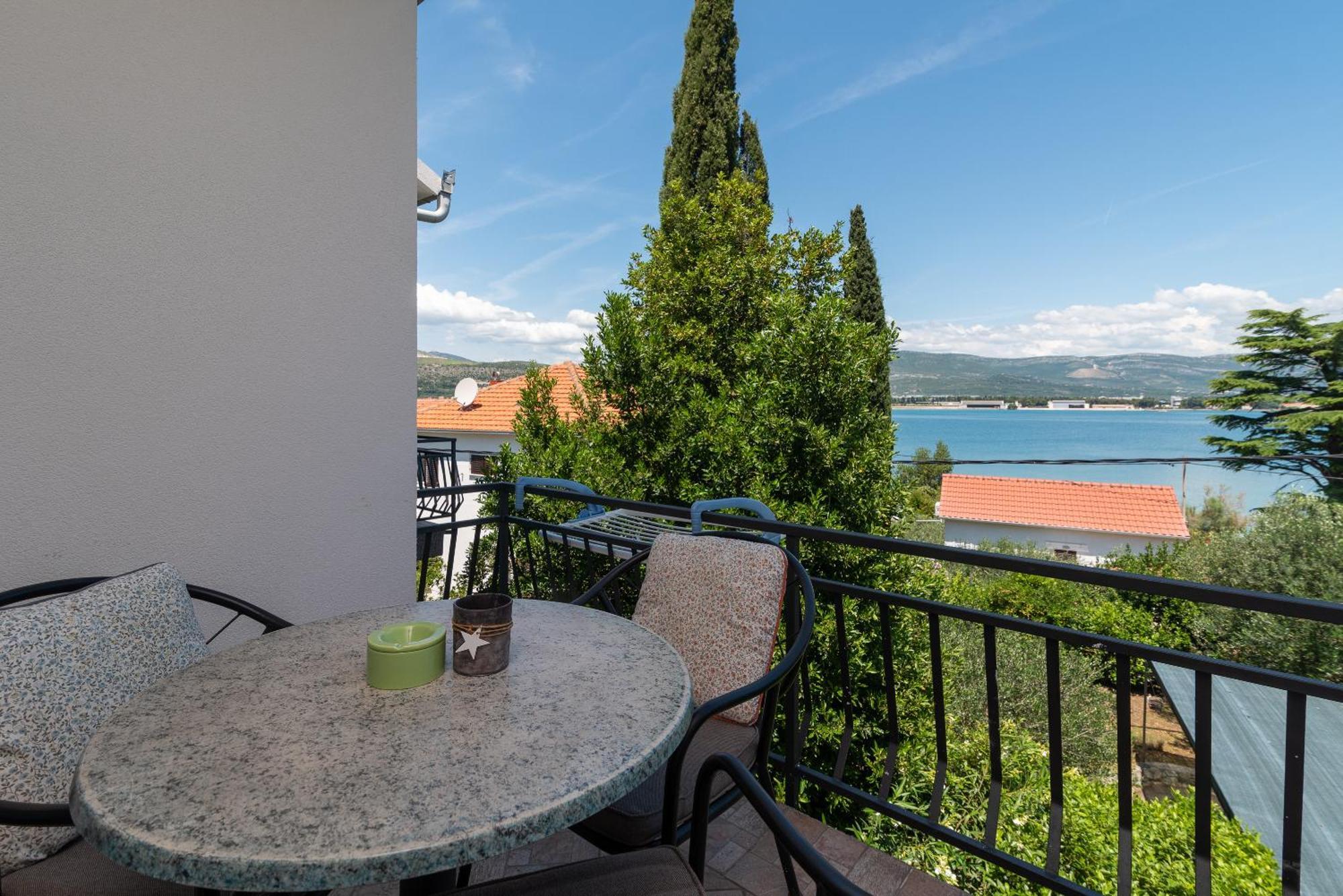 Maca Apartments & Suites Трогир Екстериор снимка