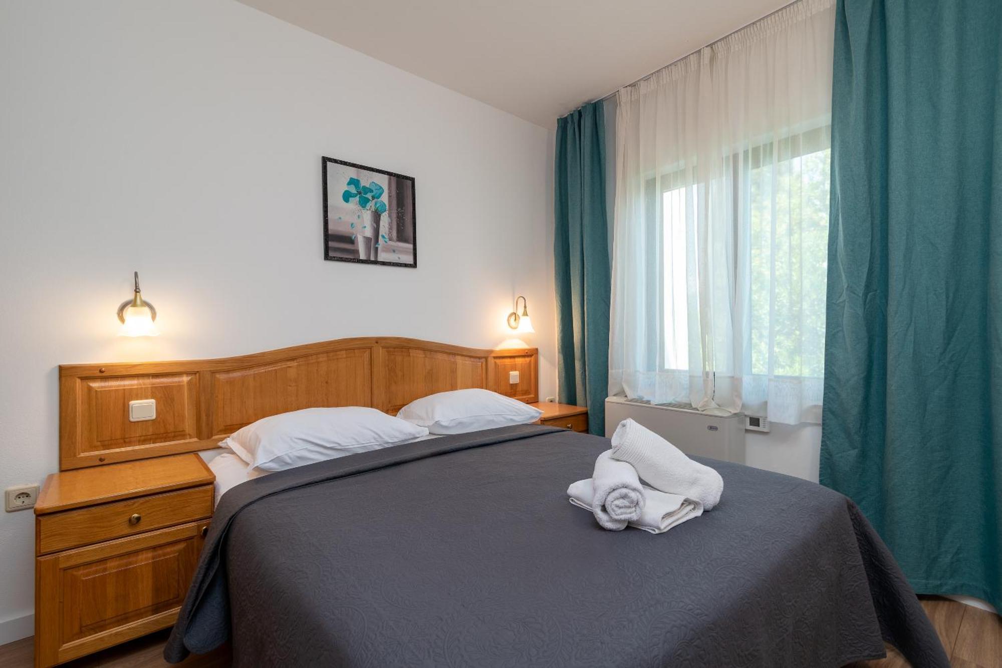 Maca Apartments & Suites Трогир Екстериор снимка