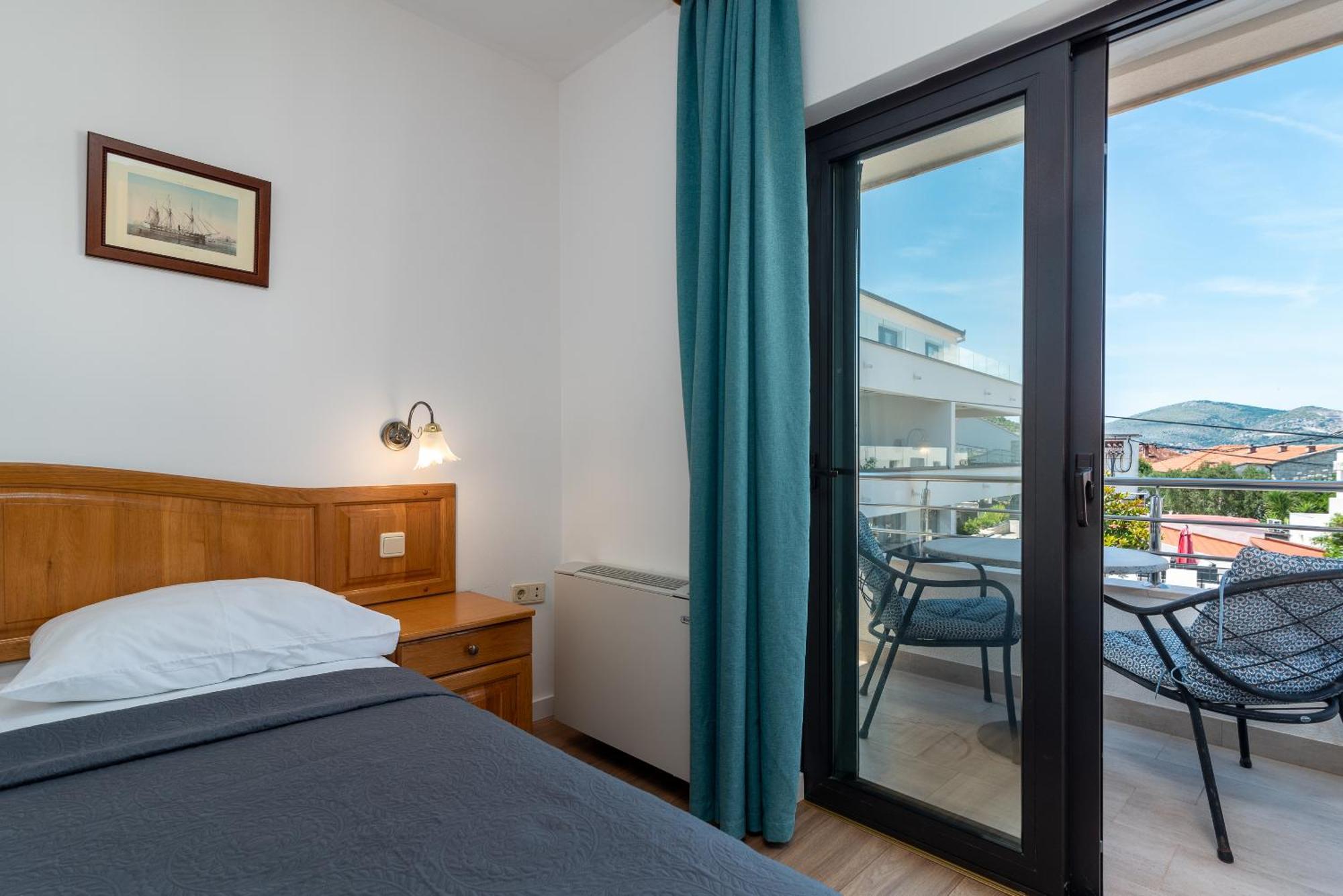 Maca Apartments & Suites Трогир Екстериор снимка