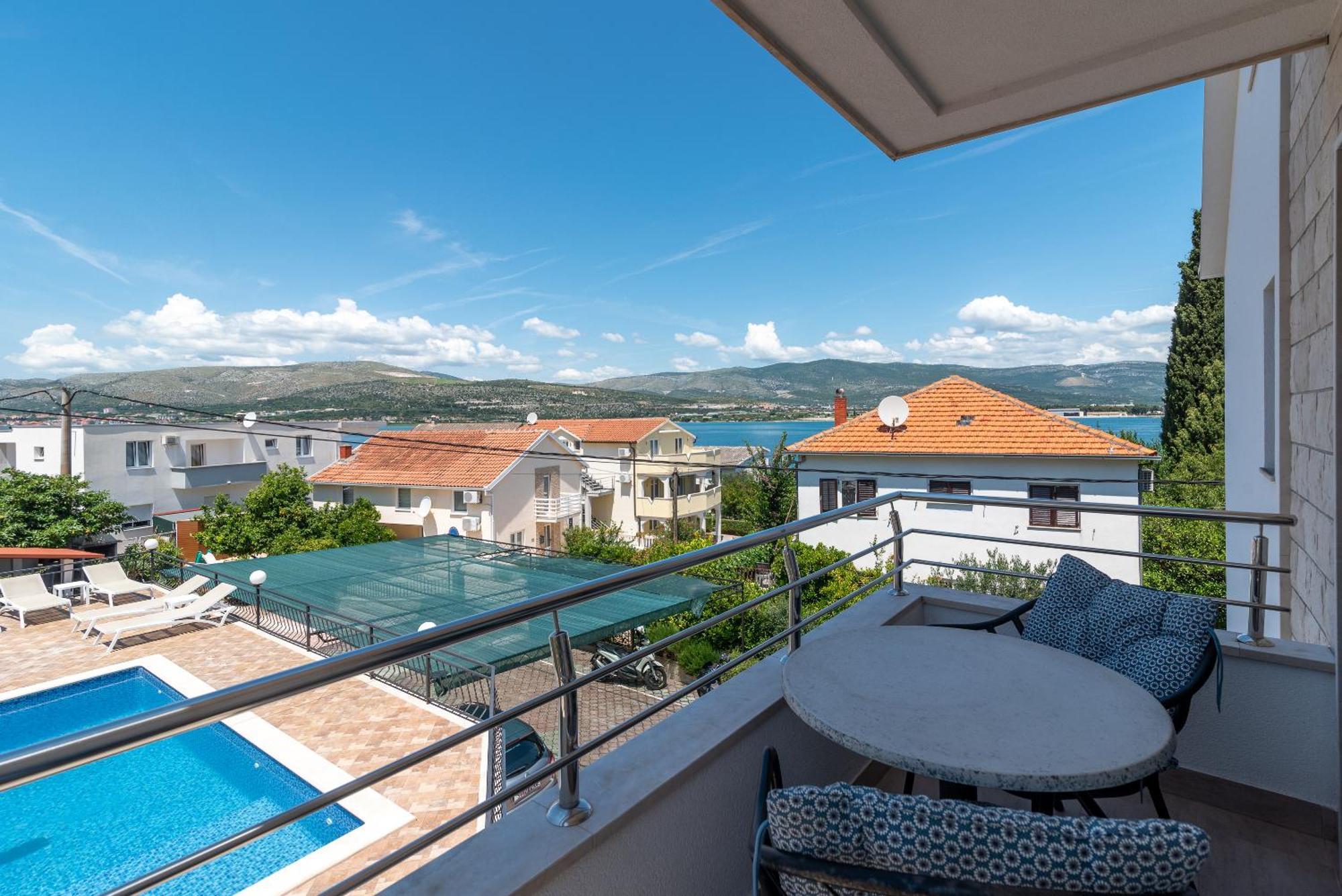 Maca Apartments & Suites Трогир Екстериор снимка