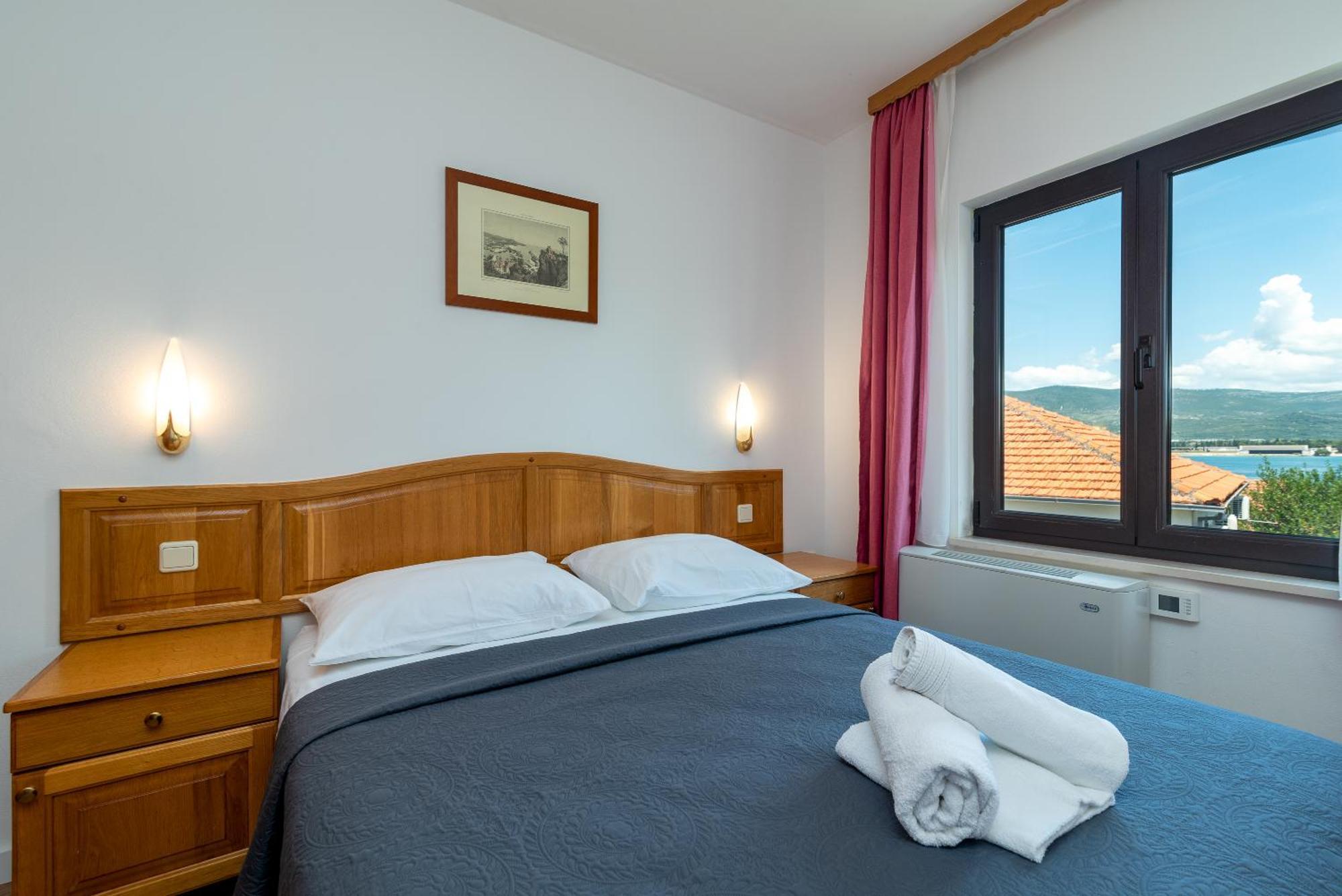 Maca Apartments & Suites Трогир Екстериор снимка