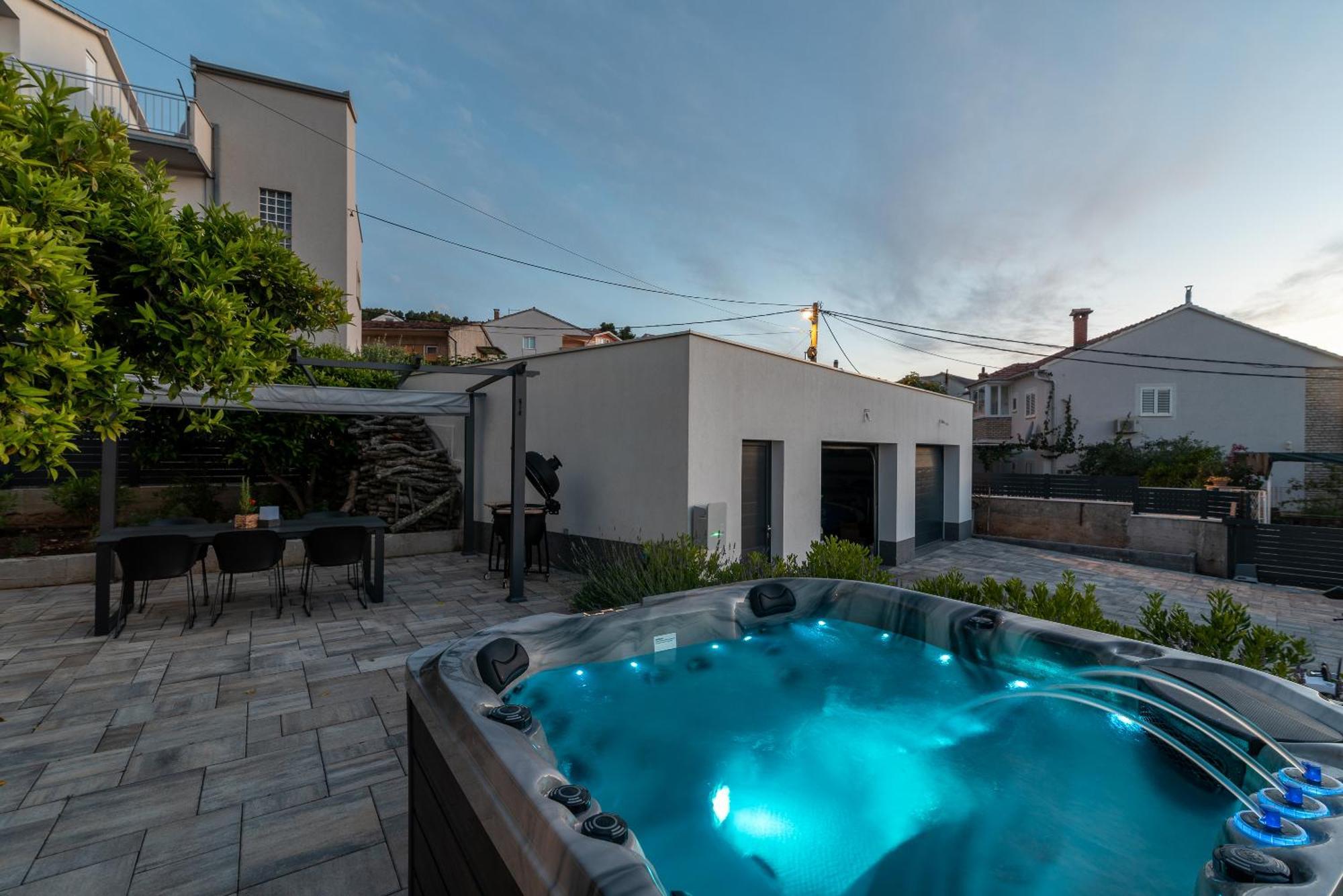 Maca Apartments & Suites Трогир Екстериор снимка