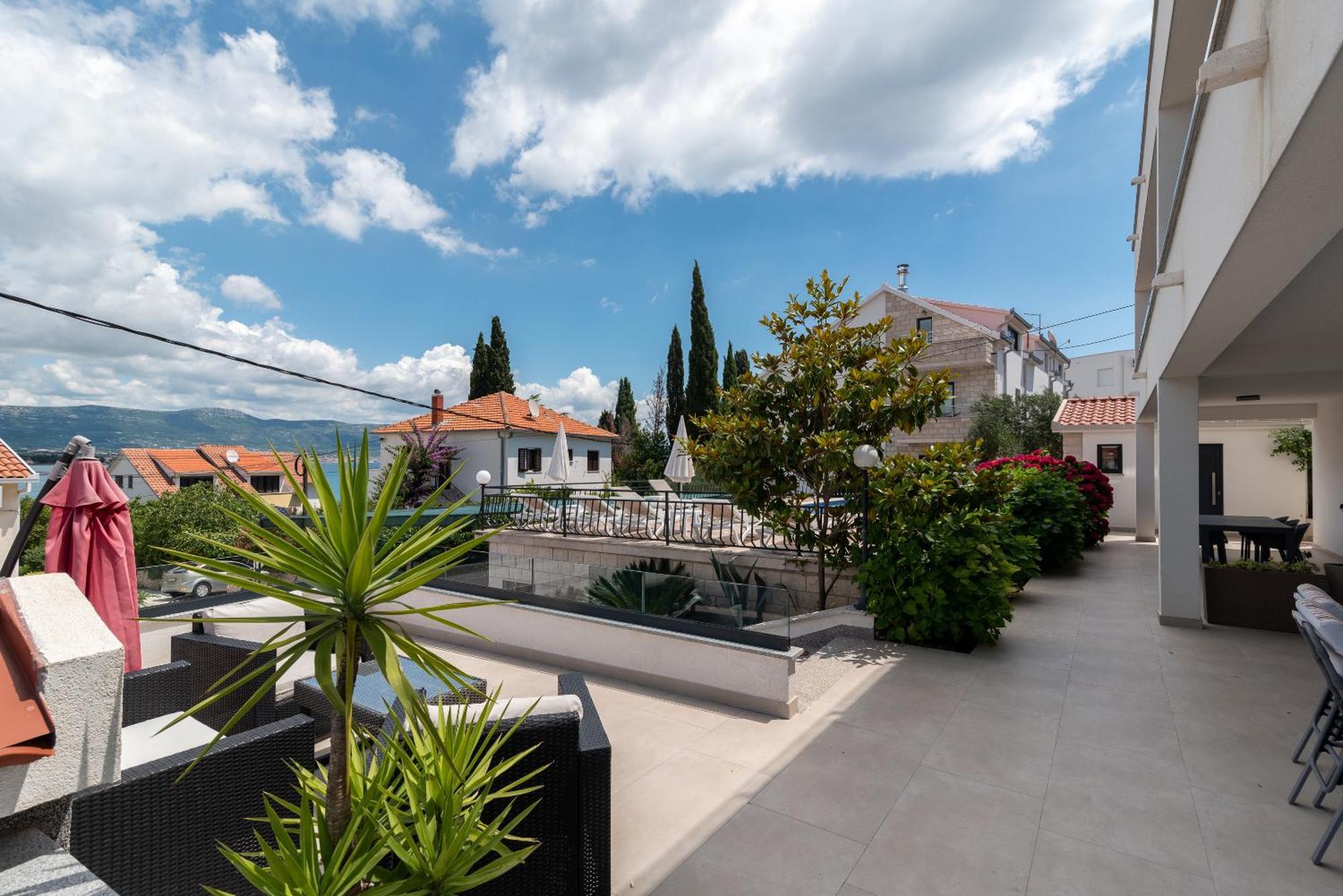 Maca Apartments & Suites Трогир Екстериор снимка