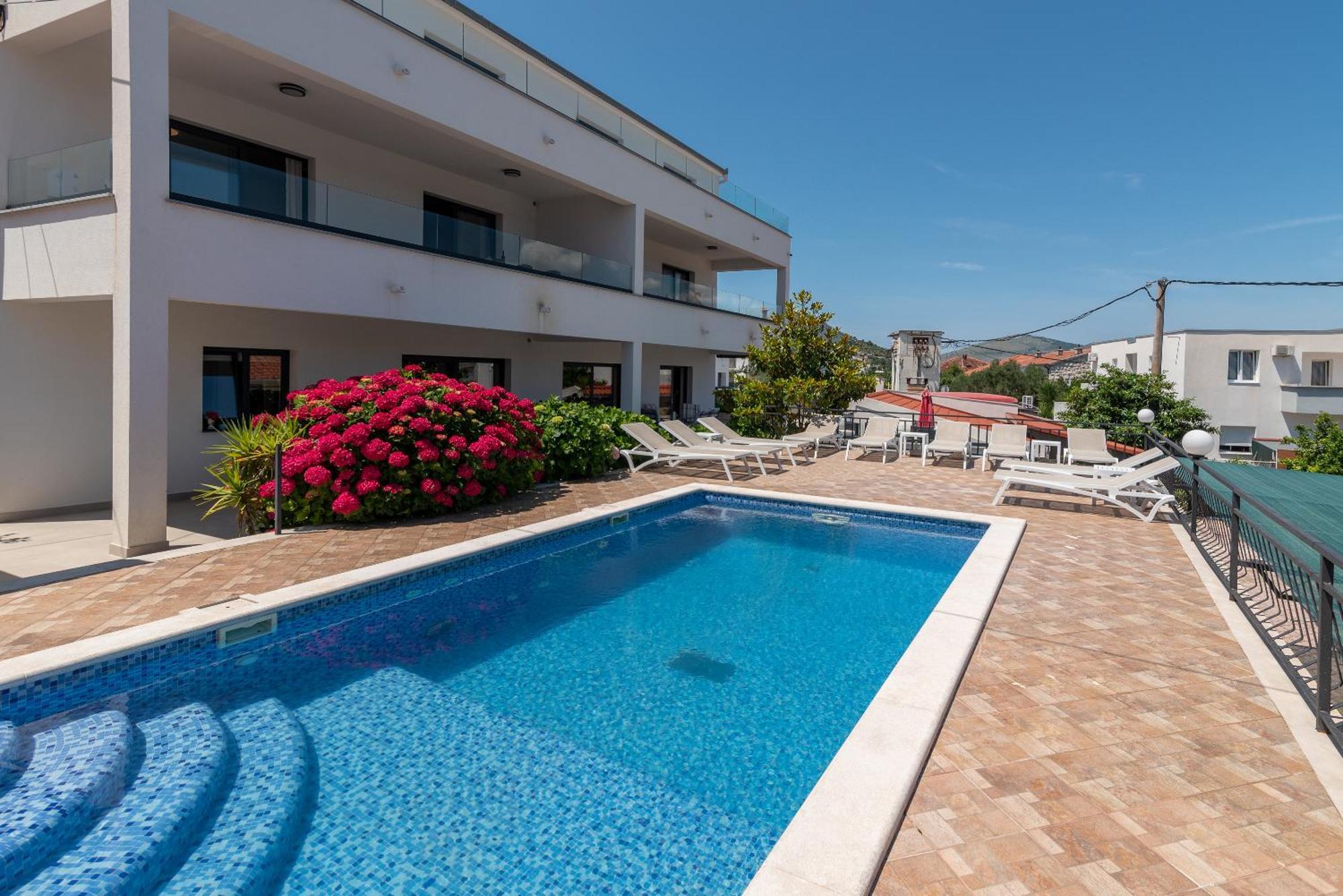 Maca Apartments & Suites Трогир Екстериор снимка