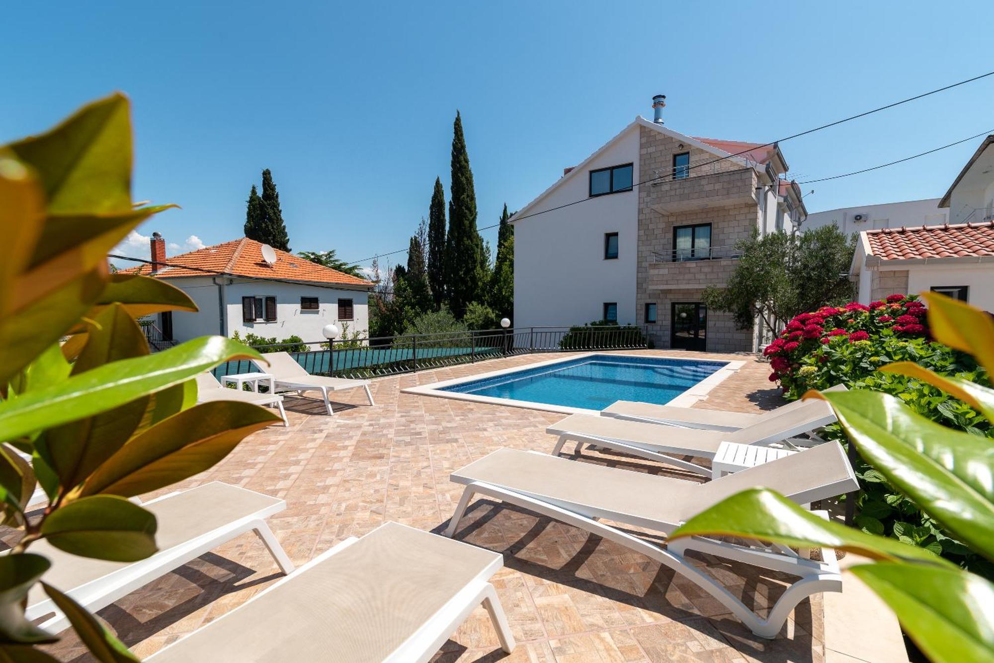Maca Apartments & Suites Трогир Екстериор снимка