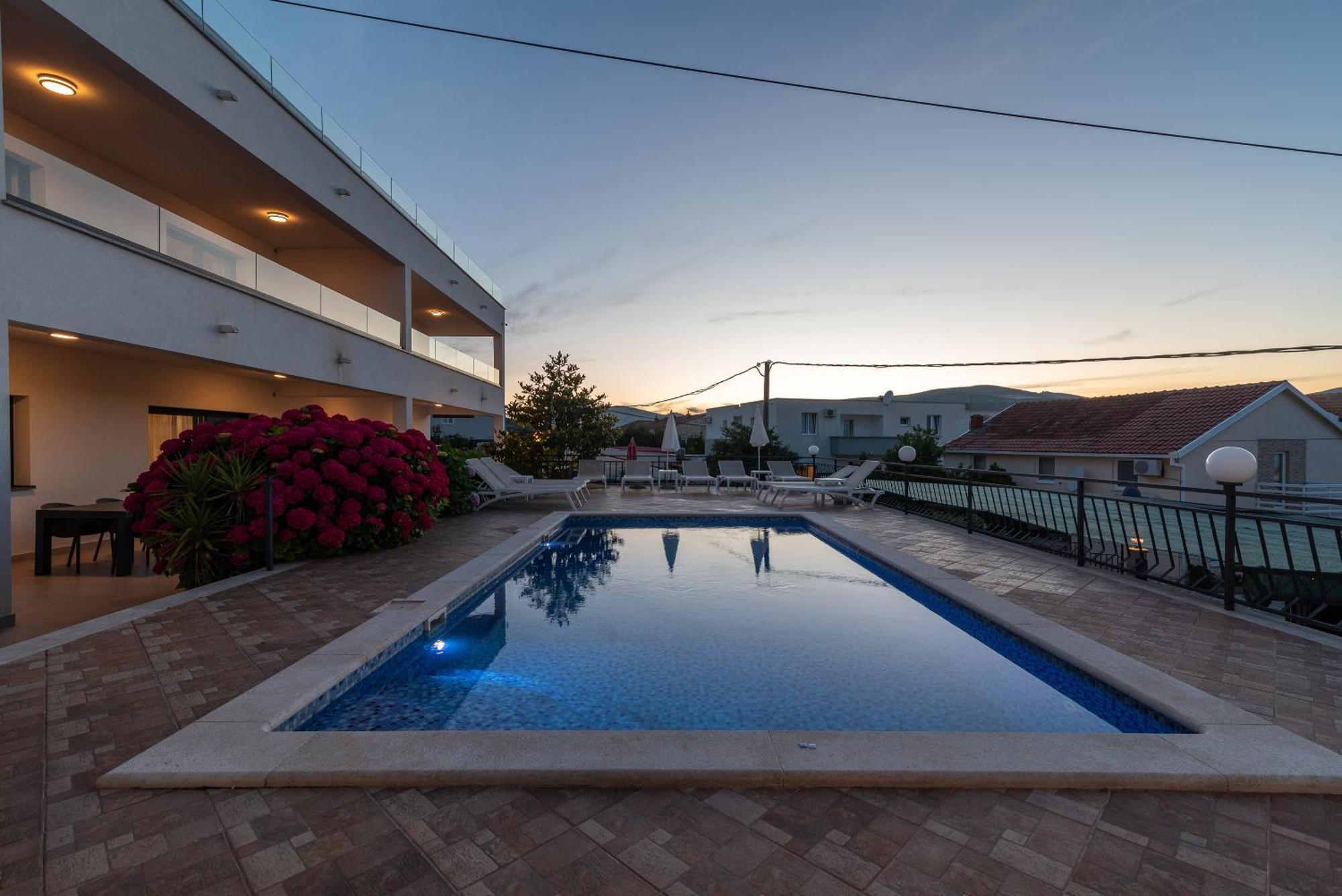 Maca Apartments & Suites Трогир Екстериор снимка