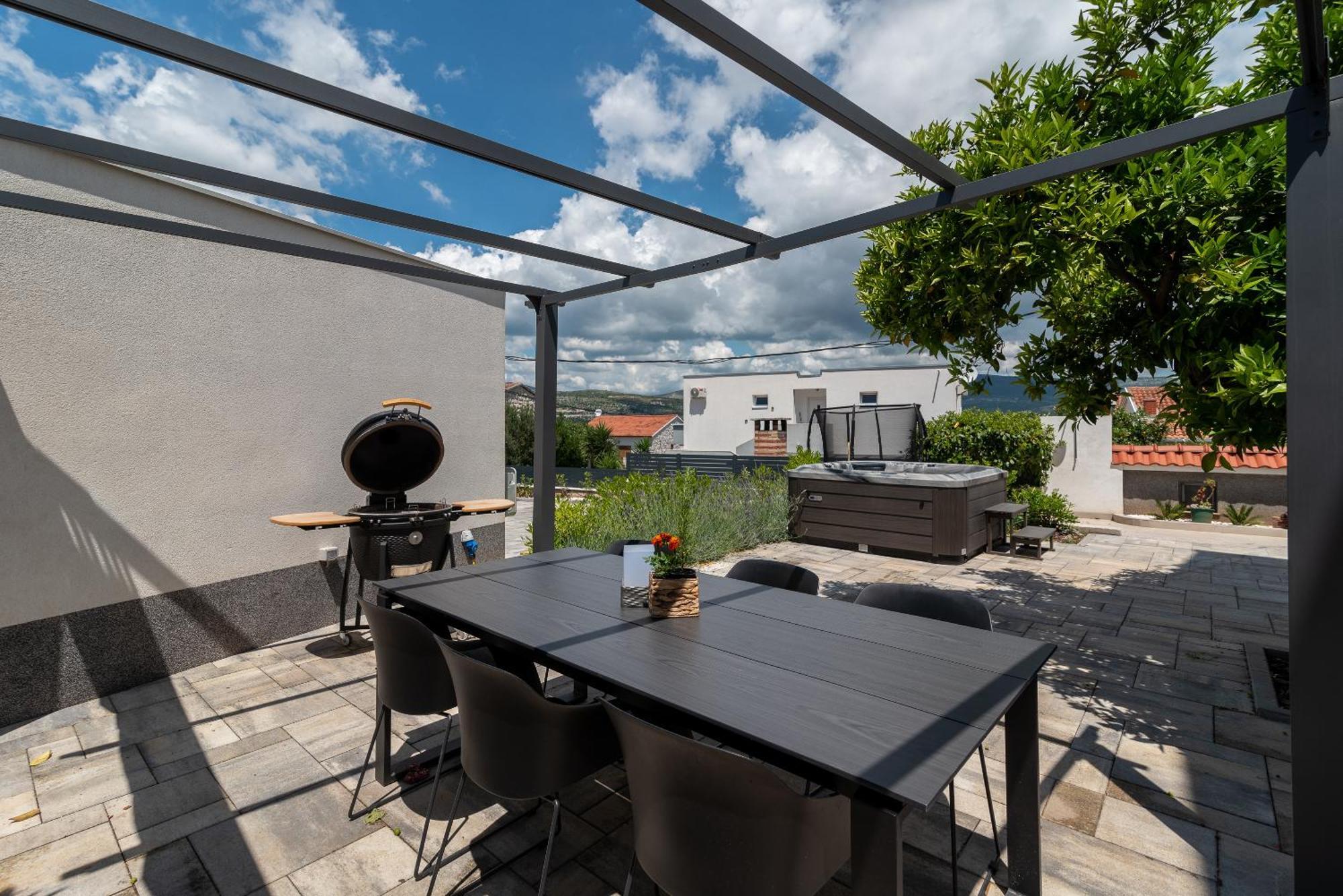 Maca Apartments & Suites Трогир Екстериор снимка