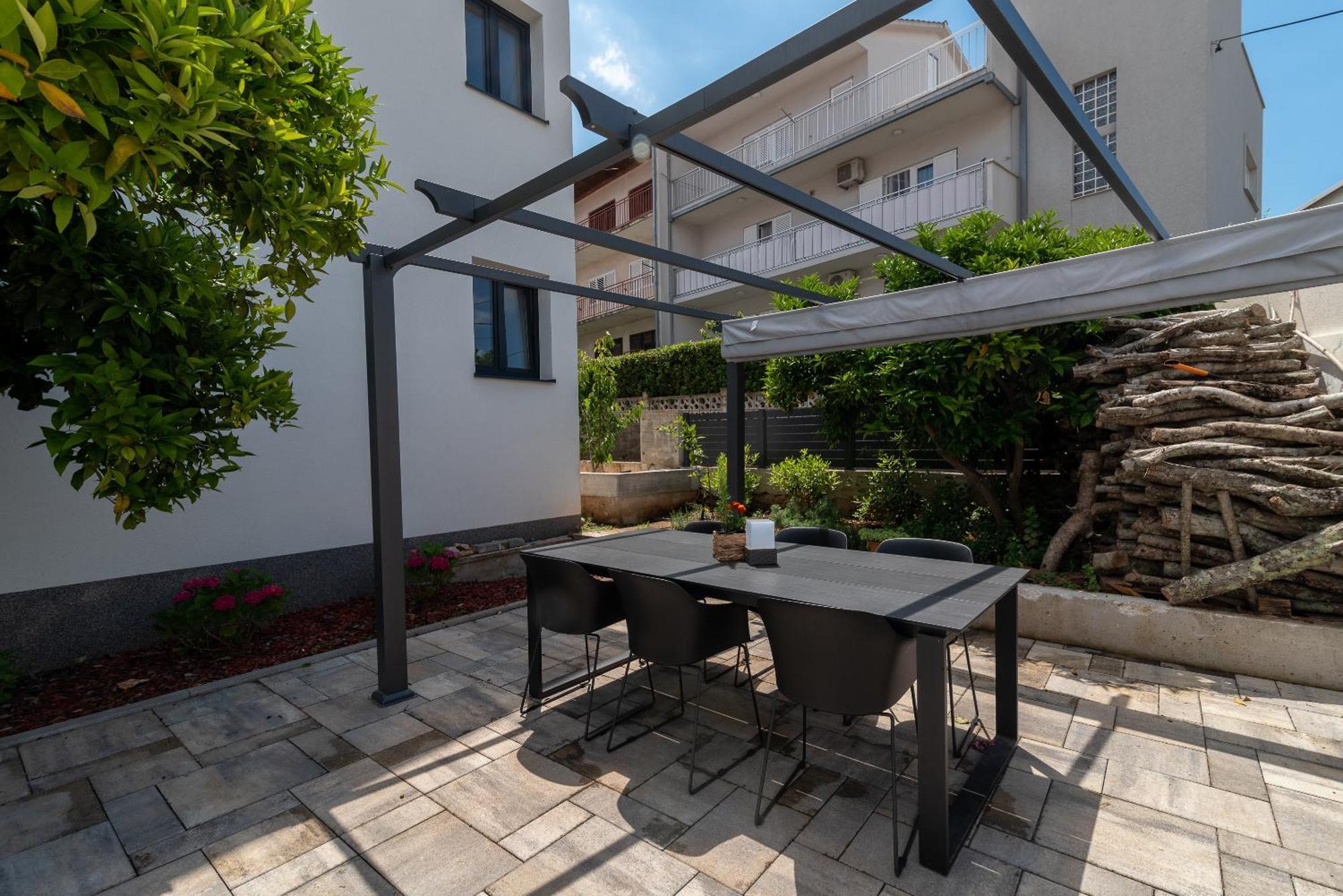Maca Apartments & Suites Трогир Екстериор снимка